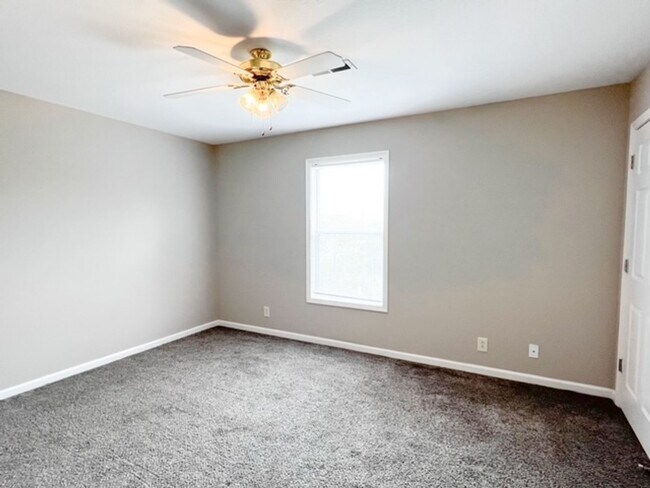 Foto del edificio - 2 Bedroom 1.5 Bathroom Townhome!!!