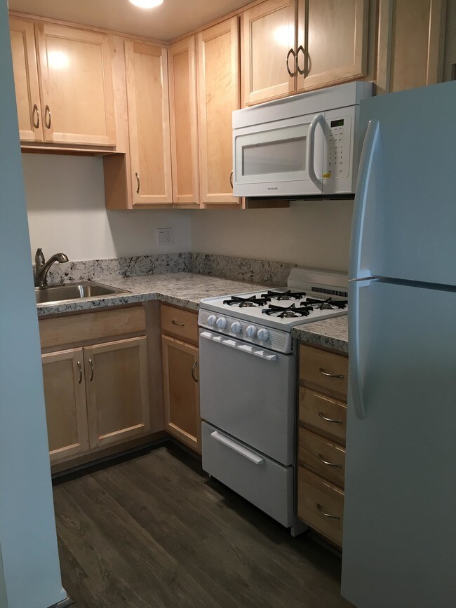 1 1/2 blk to Metro, close to shopping - 1524 15th St