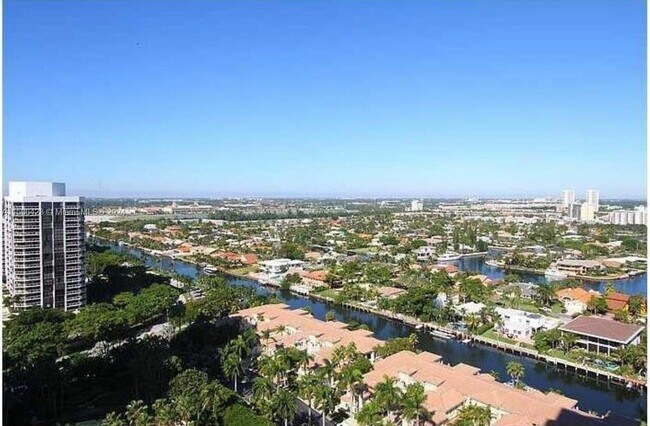Foto del edificio - 21200 NE 38th Ave