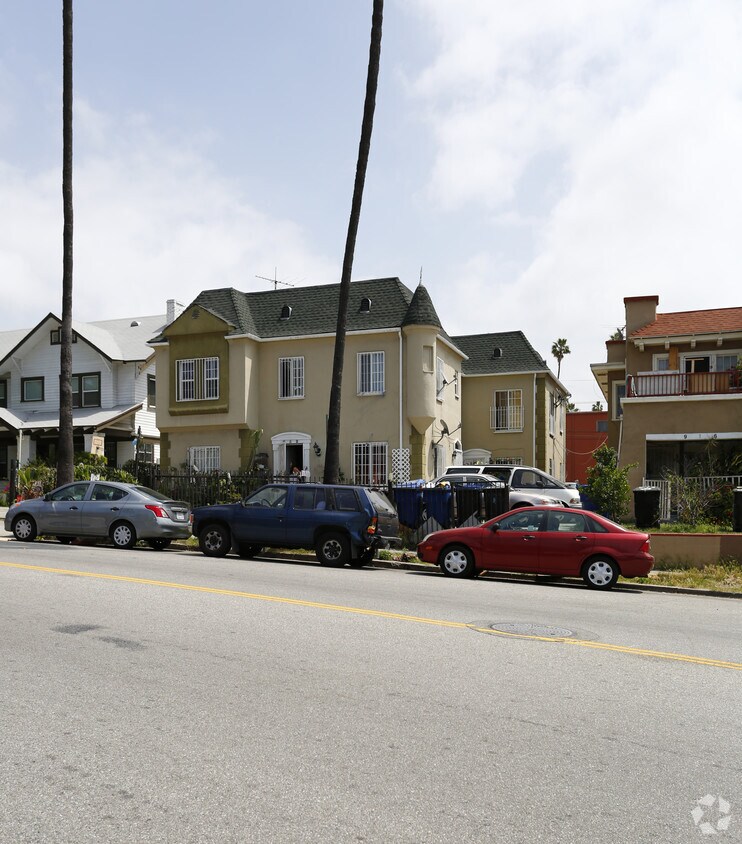 Building Photo - 932 S Normandie Ave