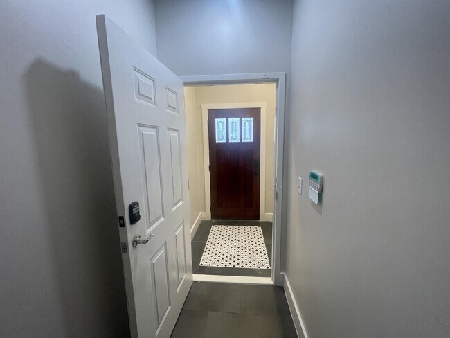 Foto del edificio - 309 E Duffy St