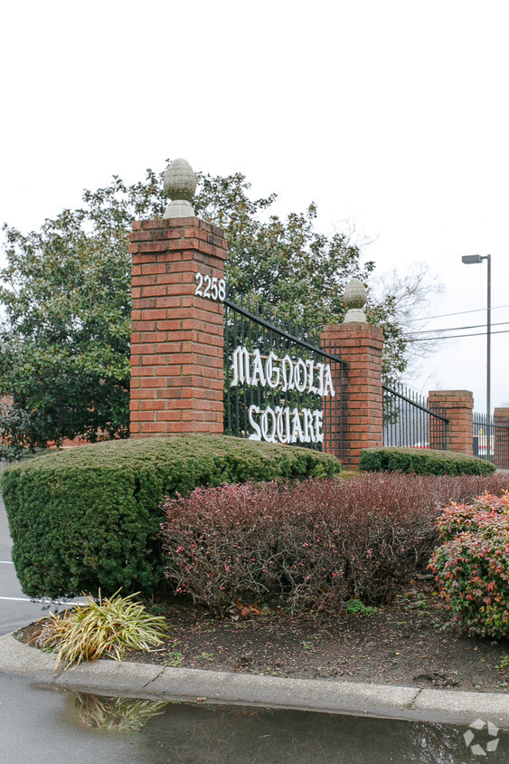 Signage - Magnolia Square