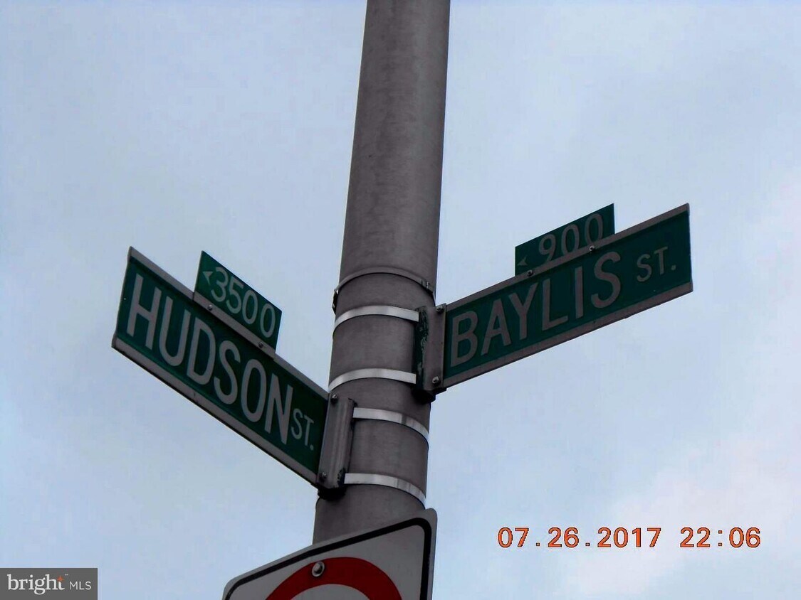 Primary Photo - 911 Baylis St