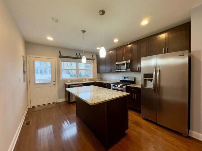 Foto del edificio - Charming 3 Bedroom/3 Bathroom Townhome in Middle East Neighborhood, Baltimore!