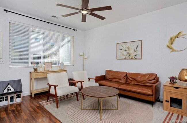 Foto del edificio - 2053 W 67th Pl