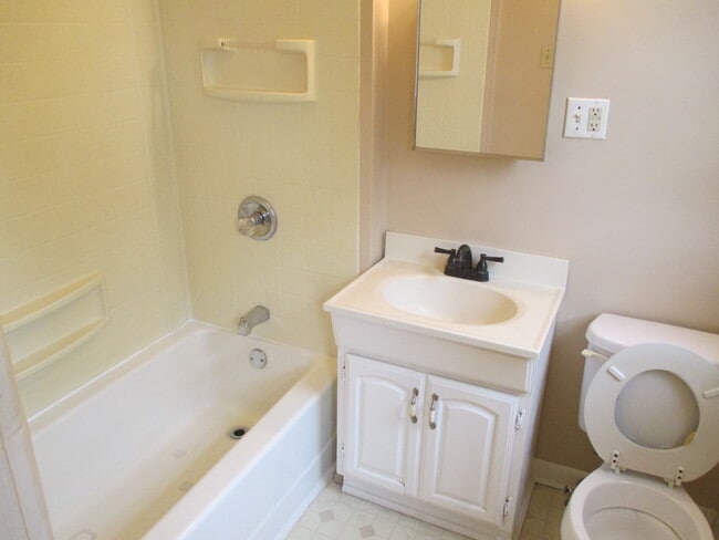 Foto del edificio - 1318 E 9th St