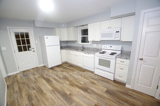 Building Photo - 3930 Belcroft Dr