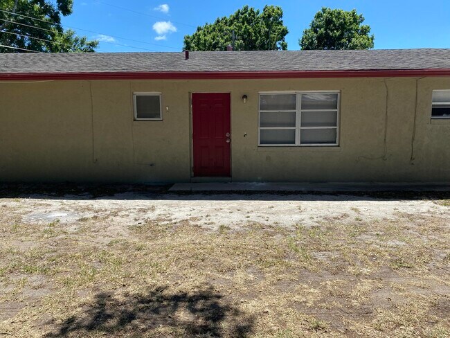 Building Photo - 5298 Deleon Ave