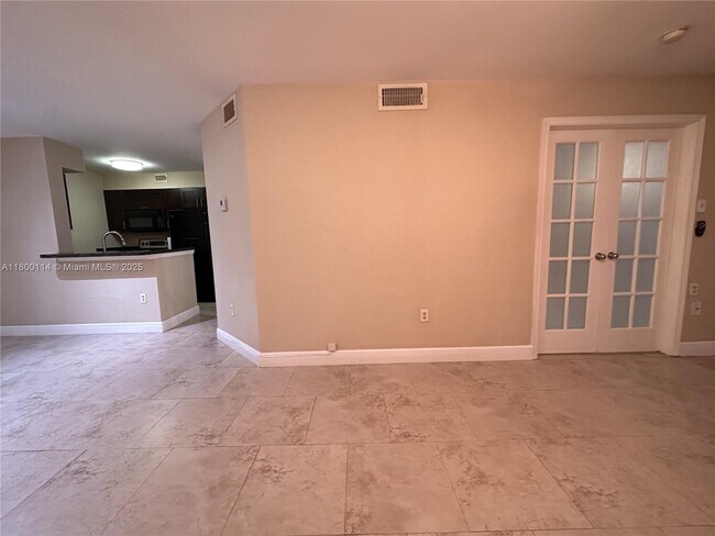 Foto del edificio - 2820 N Oakland Forest Dr