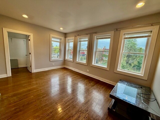 Foto del edificio - 1621 N McVicker Ave