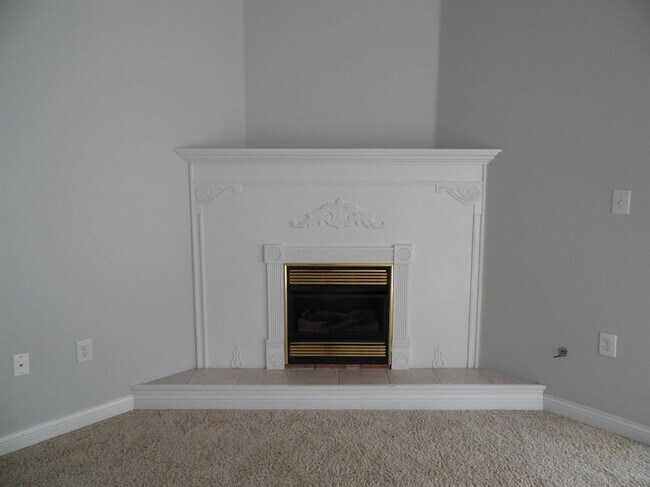 Building Photo - 2205 Dunhill Ln