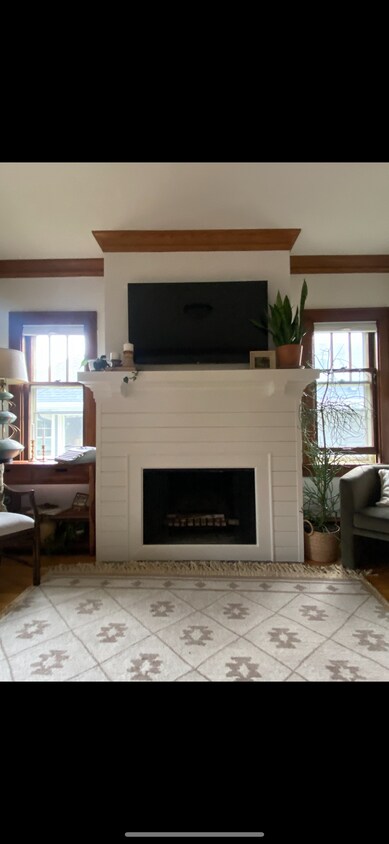 Primary Photo - 4451 N Frederick Ave