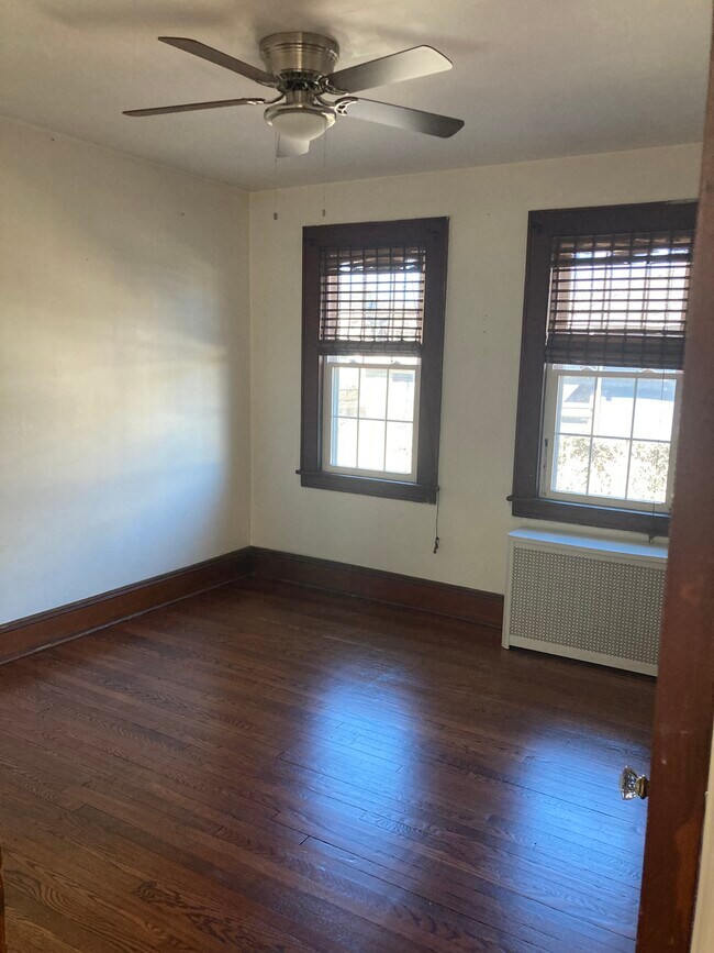 Foto del edificio - 243 Fairchild Ave