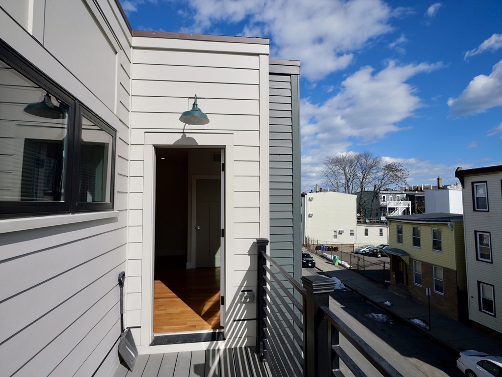Primary Photo - 182 Bennington St