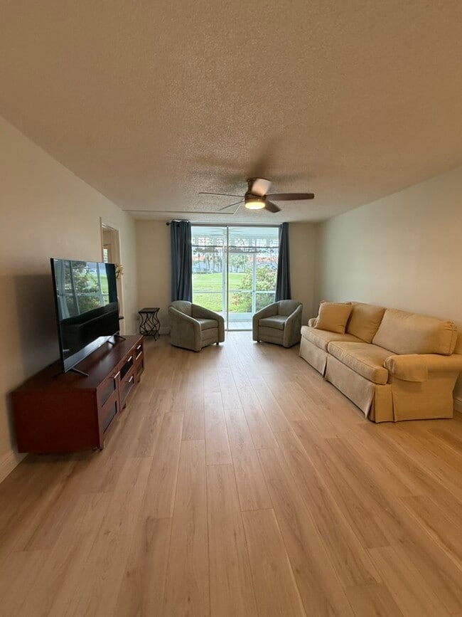 Building Photo - 160 Turtle Lake Ct