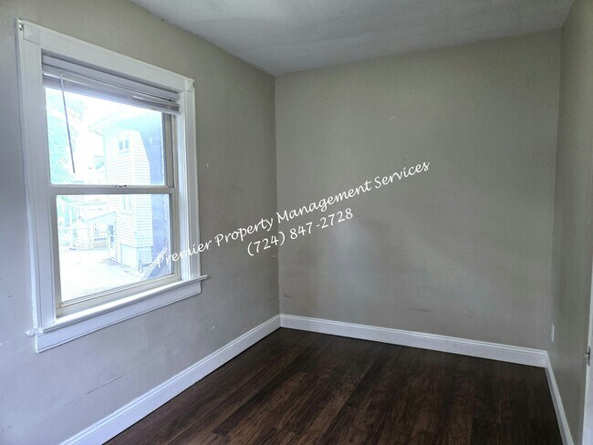 Foto del edificio - 324 E Moody Ave