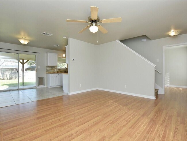 Building Photo - 605 Amaryllis Ave