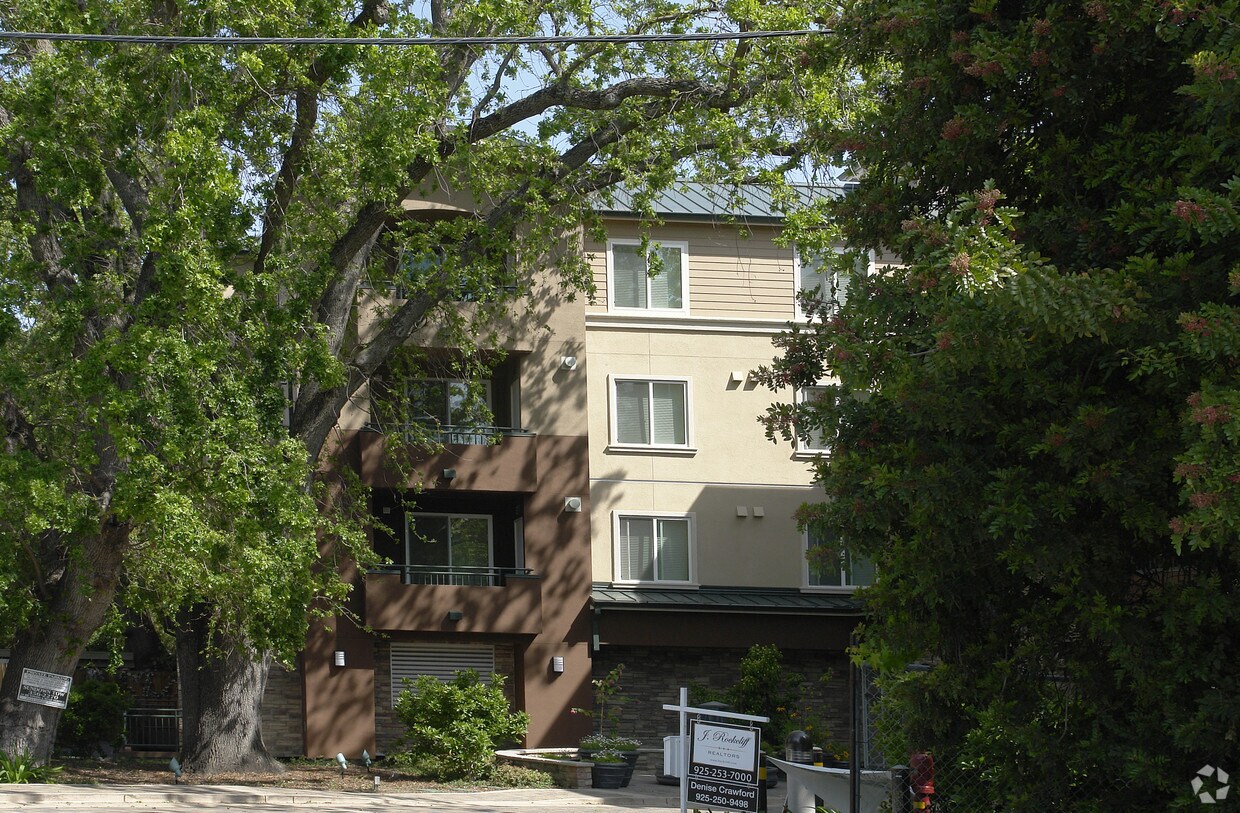 Iron Horse Place Apartments in Walnut Creek, CA