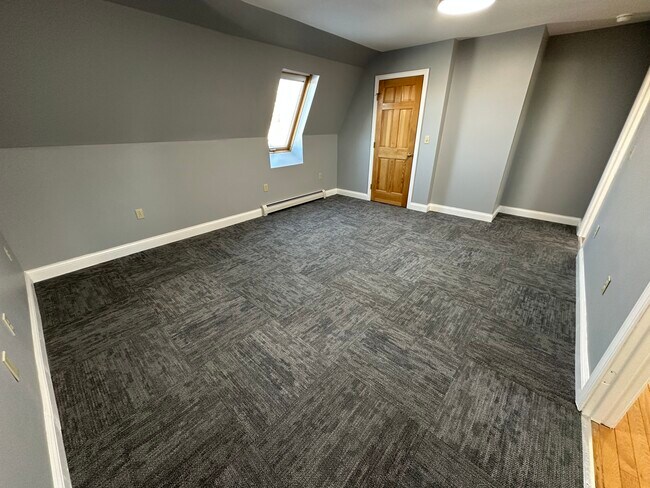 Foto del edificio - 524 W River Rd