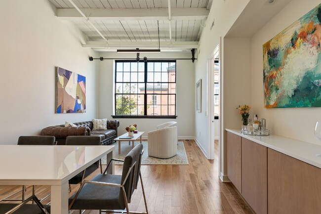 Foto del edificio - 2201 E Main St