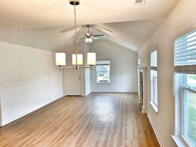 Foto del edificio - 591 N Cresswell Dr