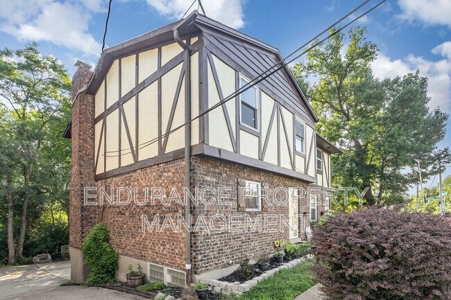 Foto del edificio - 4606 Glenway Ave