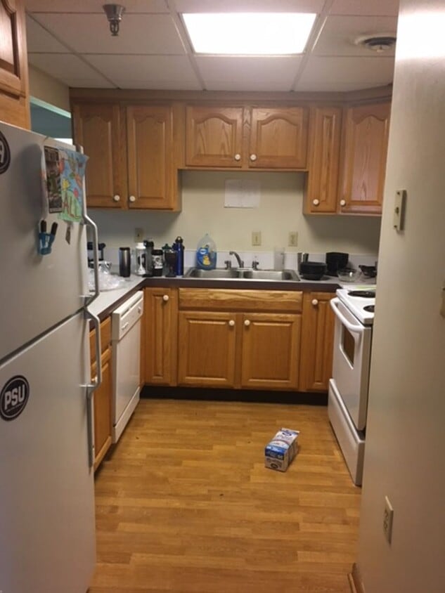 Primary Photo - 3-Bedroom Apartment Above Champs Downtown ...