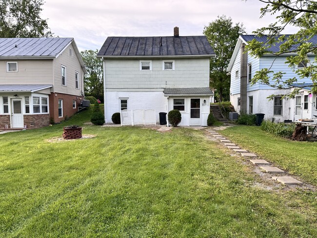 Building Photo - 337 W High St