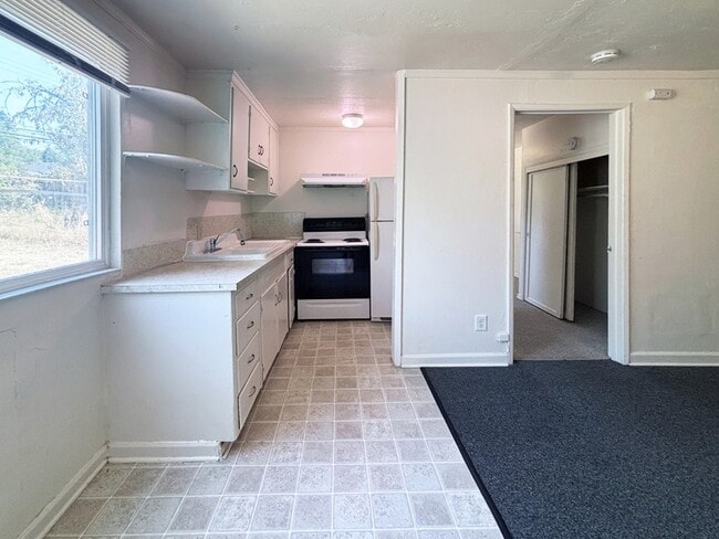 Photo - 1945 1/2 Lawrence Street Apartment