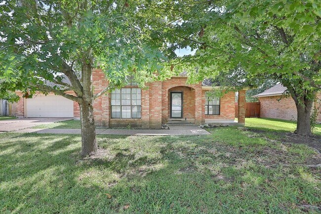 Building Photo - 601 Cedar Ridge Dr