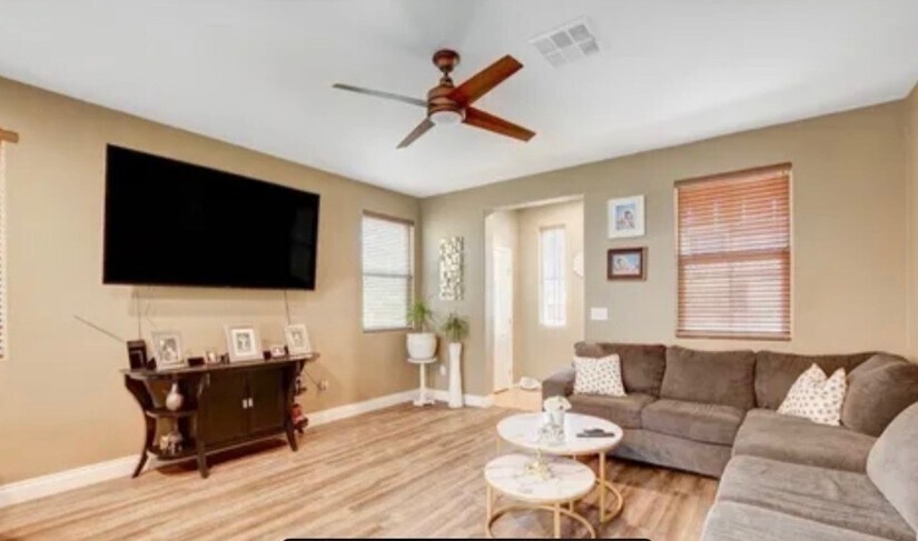Foto del edificio - 6865 Compass Cove Ave