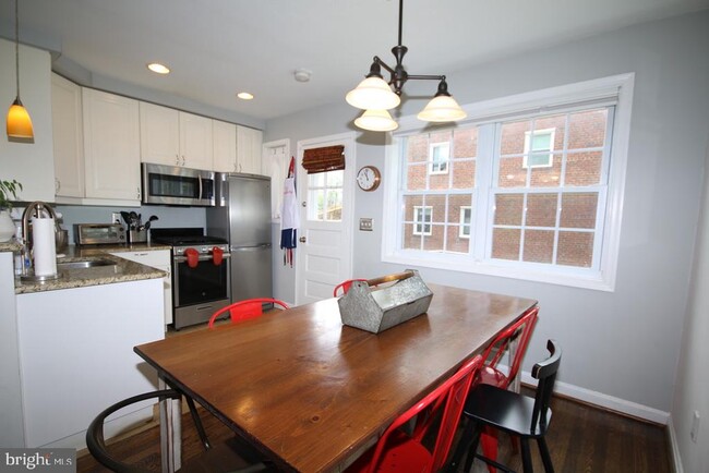 Foto del edificio - 1220 Wilkes St