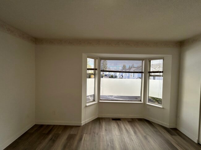 Photo du bâtiment - 7040 Williams Rd