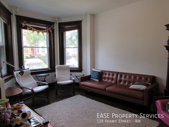 Foto del edificio - 128 Adams St NW