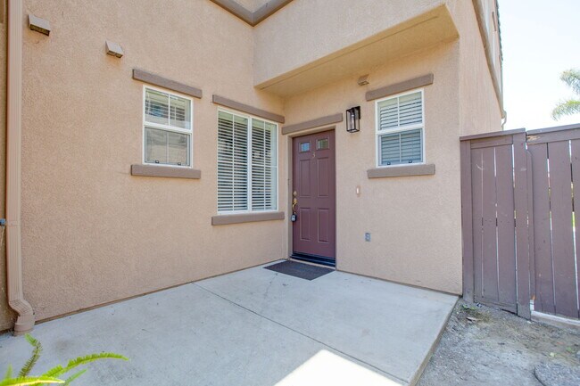 Building Photo - 633 Sumner Way
