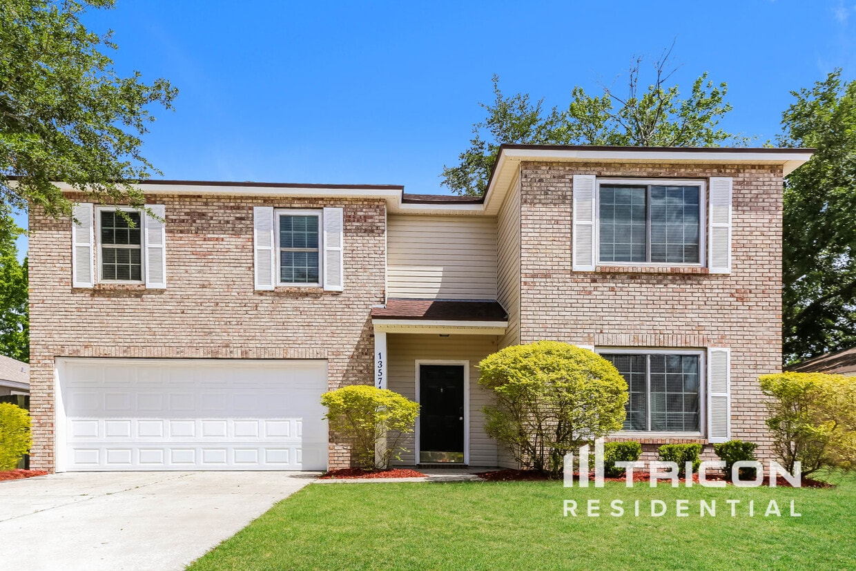 Primary Photo - 13571 Ashford Wood Ct W
