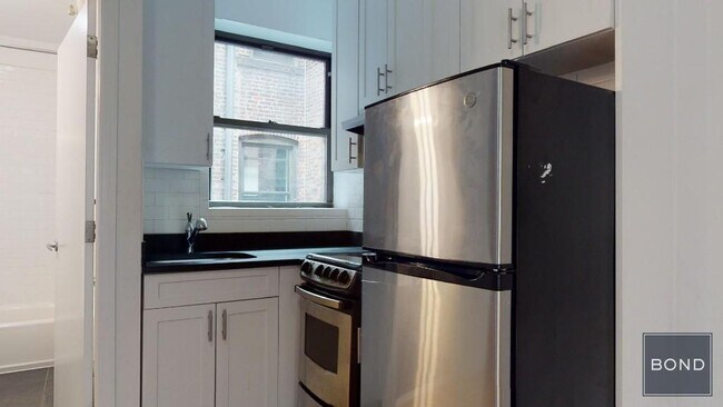 Foto del edificio - 441 W 51st St