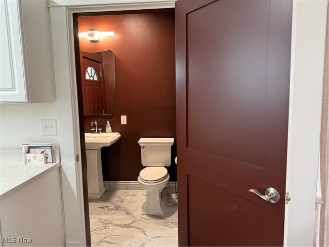 Building Photo - 1320 W 108th St