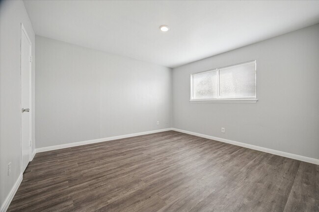 Building Photo - 1716 Crownover Rd