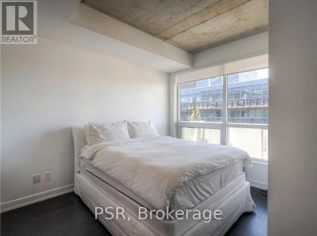 Photo du bâtiment - 1030 King St W