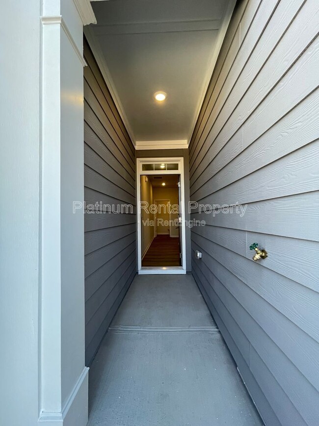 Building Photo - 56 Rustin Rdg