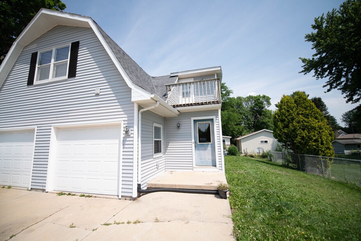 Primary Photo - 1128 Madison St