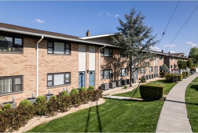 Building Photo - Cambridge Manor: In-Unit Washer & Dryer, H...