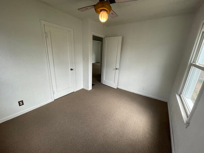 Foto del edificio - 921 NW D St