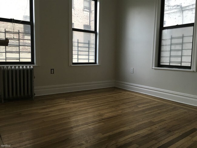 Building Photo - 3114 Crescent St