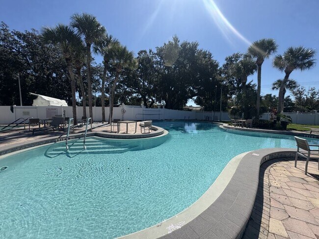 Foto del edificio - 30 Spring Dr