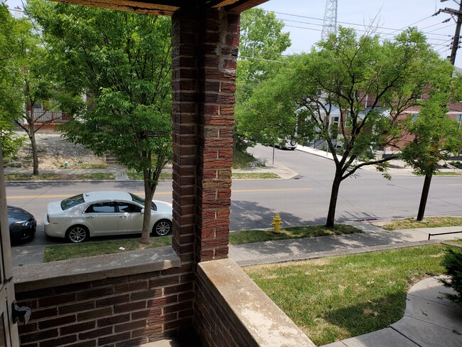 Building Photo - 2363 Ravine St