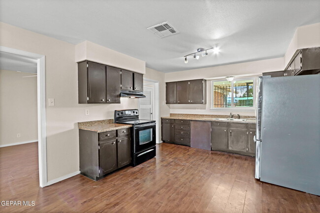 Building Photo - 5305 Marcillus Ave
