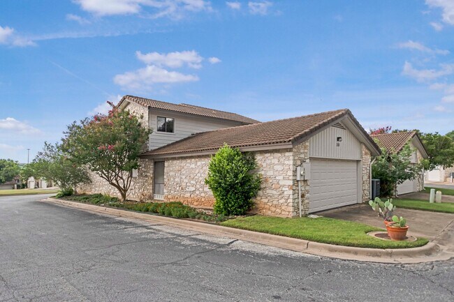 Foto del edificio - Charming Condo with Golf Course Views in O...