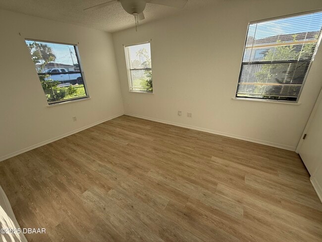 Building Photo - 11 Oriole Cir